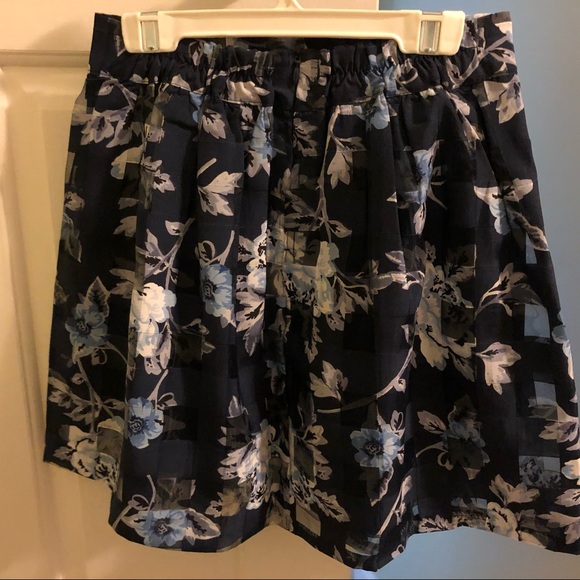 💜Navy Floral Print Layered Skirt - Picture 2 of 6